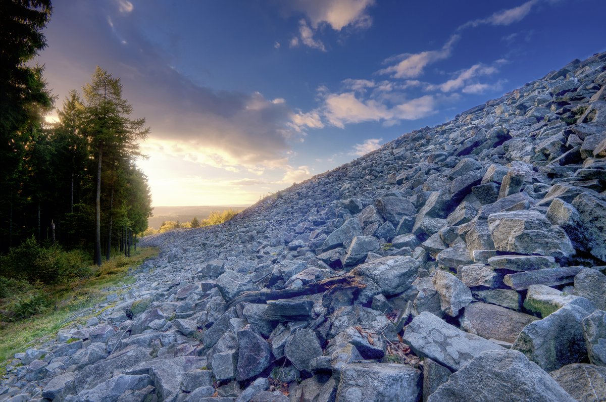 Keltischer Ringwall Otzenhausen in der Abendsonne