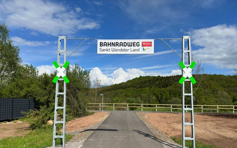 Am Start des Bahnradweges würde ein Transparent gespannt mit der entsprechenden Aufschrift