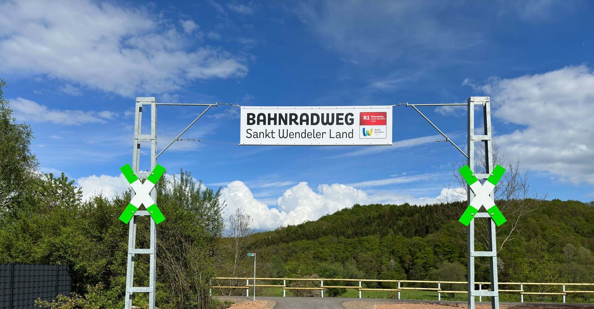 Am Start des Bahnradweges würde ein Transparent gespannt mit der entsprechenden Aufschrift