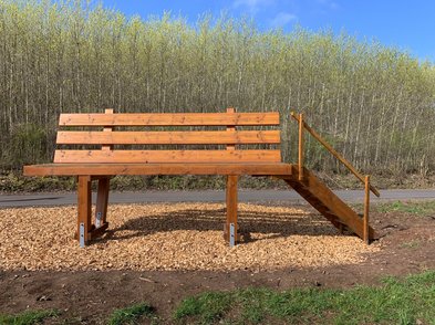 übergroße Bank am Bahnradweg, Rastplatz Wolfersweiler